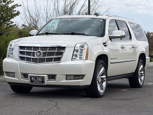 Used 2014 Cadillac Escalade ESV Platinum AWD/4WD image 2