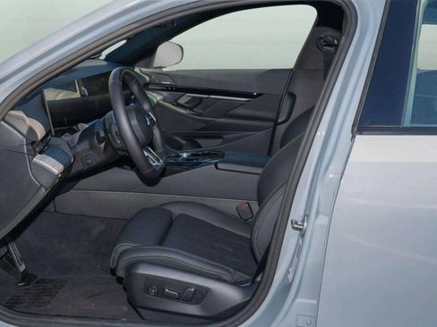 Used 2025 BMW 530i w/ M Sport Package RWD image 19