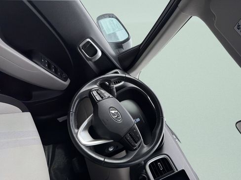 Used 2023 Hyundai Venue SEL image 43