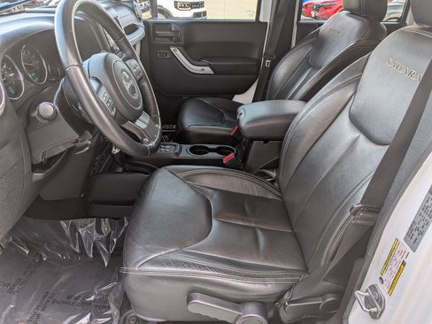 Used 2017 Jeep Wrangler Unlimited Sahara w/ Connectivity Group image 12