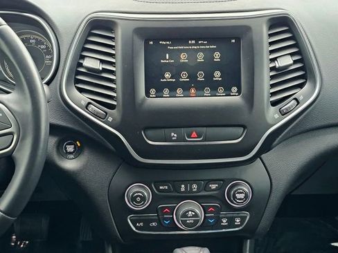 Used 2019 Jeep Cherokee Latitude Plus w/ Comfort/Convenience Group image 37