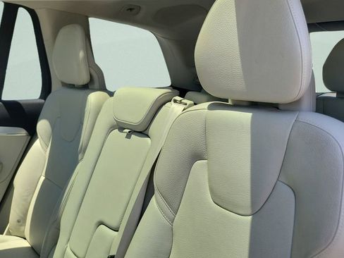 Used 2018 Volvo XC90 T6 Momentum w/ Convenience Package AWD/4WD image 11