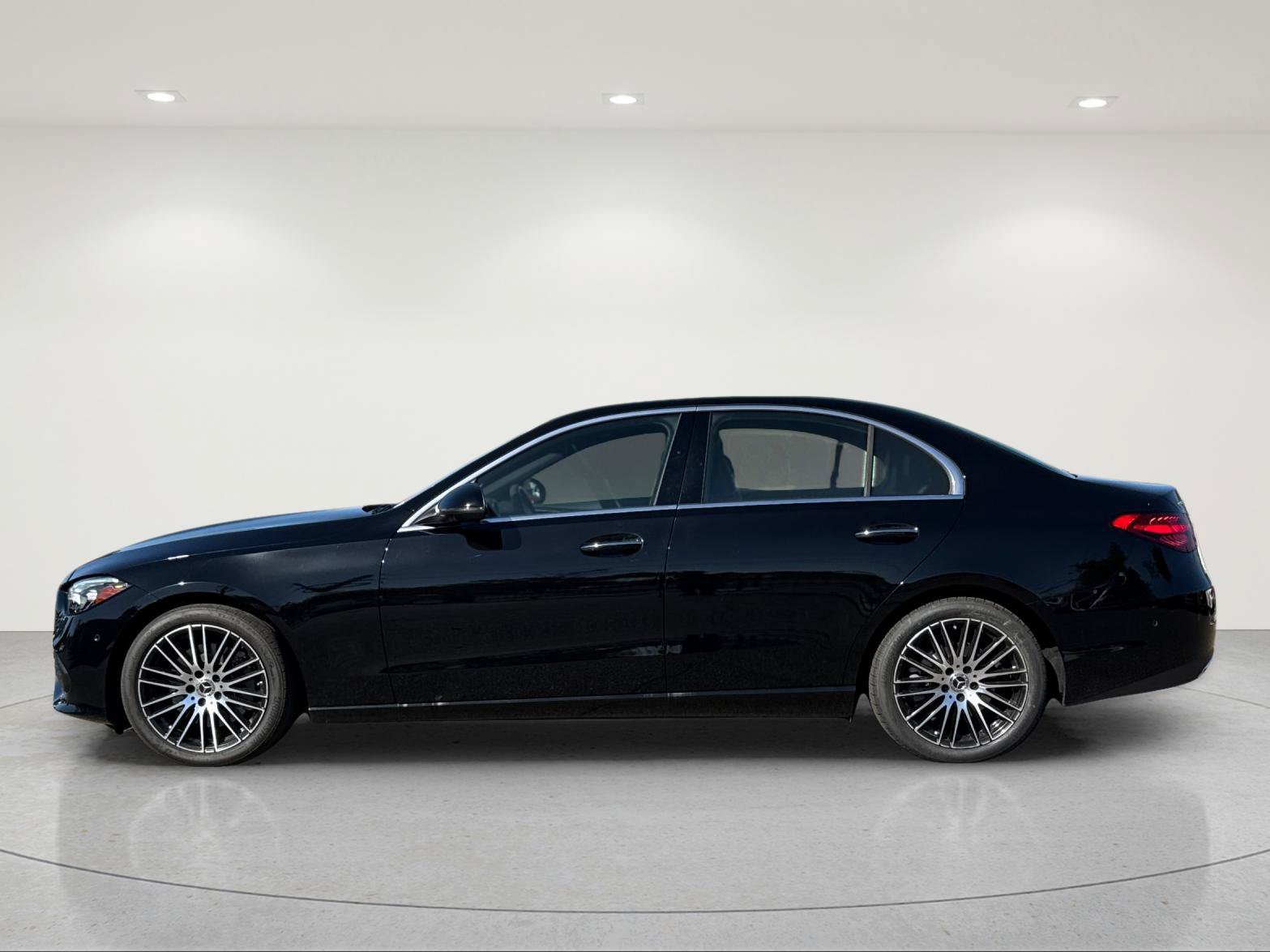 Used 2024 Mercedes-Benz C 300 Sedan image 2