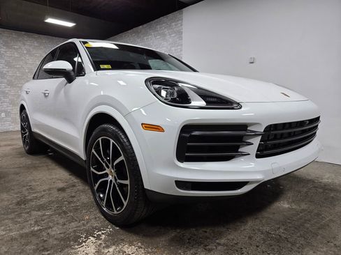 Used 2022 Porsche Cayenne Platinum Edition image 4