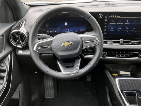 Used 2025 Chevrolet Equinox LT AWD/4WD image 17