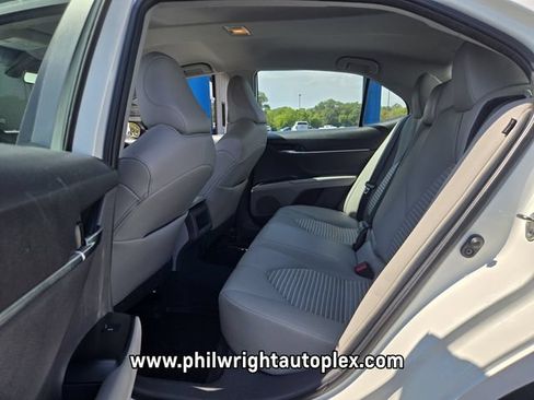 Used 2020 Toyota Camry SE FWD image 10