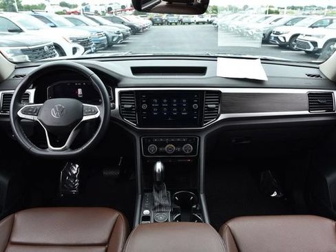 Certified 2023 Volkswagen Atlas SE w/ Panoramic Sunroof Package AWD/4WD image 7