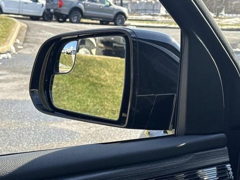 Used 2024 Jeep Wagoneer L Series II w/ Flexible Seating Group image 15