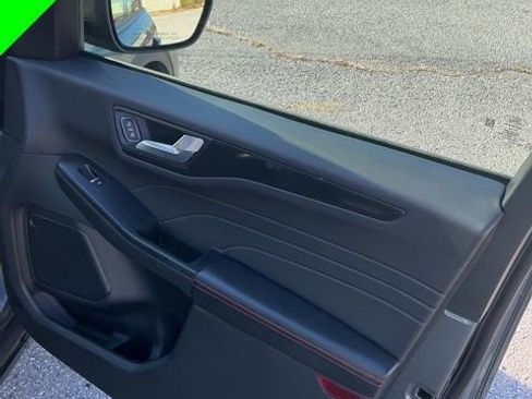 Used 2025 Ford Escape ST-Line image 17