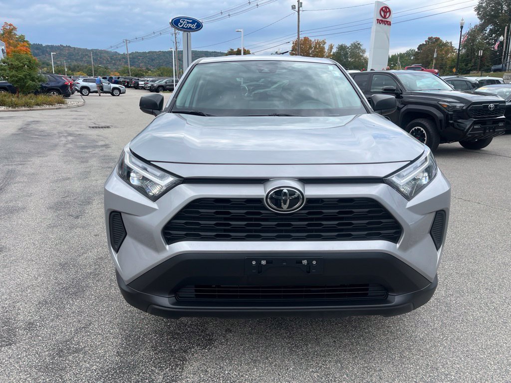 Used 2023 Toyota RAV4 LE AWD/4WD image 8