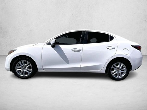 Used 2017 Toyota Yaris iA image 6