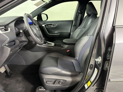 Used 2025 Toyota RAV4 XSE AWD/4WD image 5