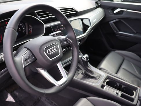 Used 2025 Audi Q3 2.0T Premium w/ Convenience Package image 9