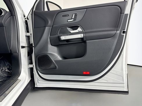 New 2026 Mercedes-Benz GLB 250 image 23