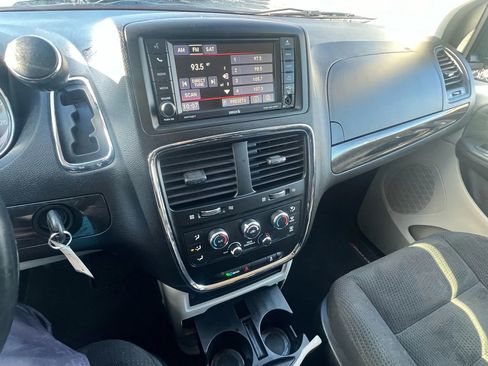 Used 2017 Dodge Grand Caravan SE w/ Power Window Group image 19
