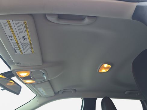 Used 2015 Jeep Cherokee Sport FWD image 27