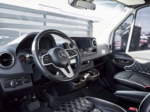 Used 2019 Mercedes-Benz Sprinter 144 image 3