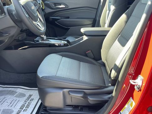 New 2026 Chevrolet Trax LT w/ Driver Confidence Package image 15