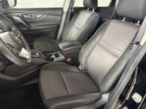 Used 2019 Nissan Rogue SV w/ Premium Package FWD image 11