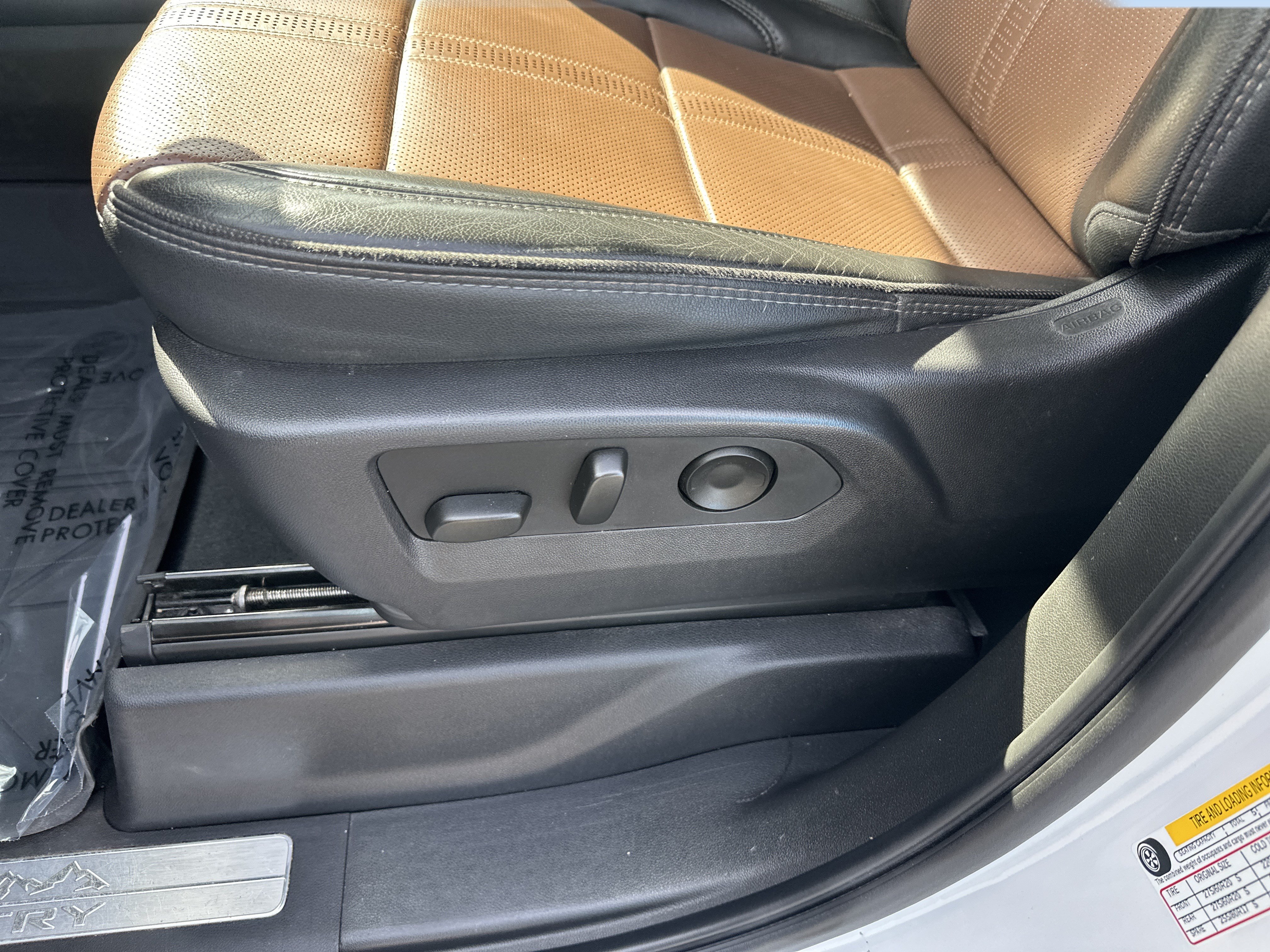 Certified 2023 Chevrolet Silverado 1500 High Country w/ Technology Package AWD/4WD image 13