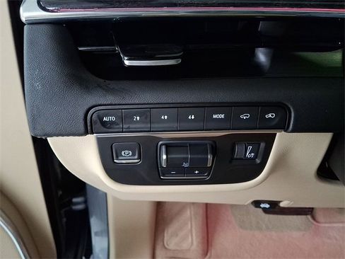 Used 2022 Cadillac Escalade Premium Luxury w/ Performance Package image 23