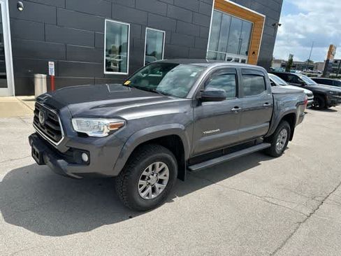 Used 2019 Toyota Tacoma SR5 AWD/4WD image 14