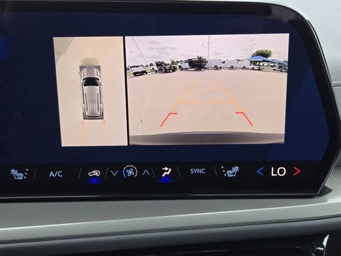 New 2026 Chevrolet Traverse LT w/ Sun and Wheel Package FWD image 9