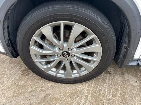 Used 2023 INFINITI QX50 Luxe FWD image 3