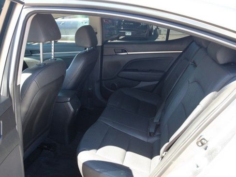 Used 2017 Hyundai Elantra Limited FWD image 25