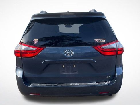 Used 2017 Toyota Sienna LE image 9