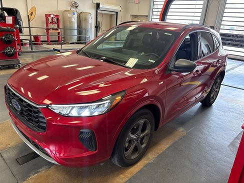 Used 2023 Ford Escape ST-Line w/ Tech Pack #1 AWD/4WD image 2