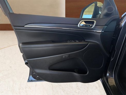 Used 2019 Jeep Grand Cherokee Limited image 32