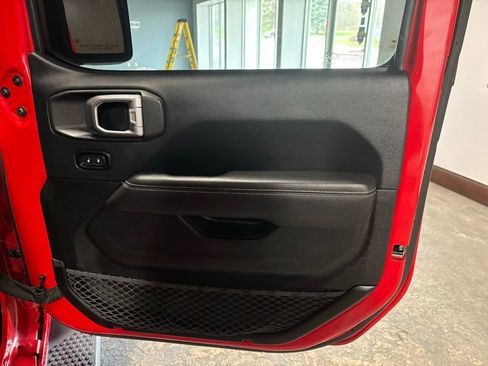 Used 2019 Jeep Wrangler Unlimited Sahara w/ LED Lighting Group image 17