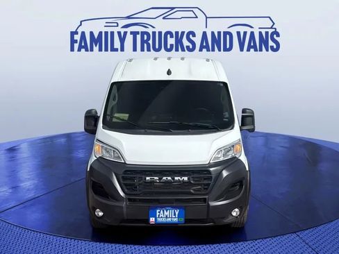 Used 2025 RAM ProMaster 2500 w/ Convenience Group image 8