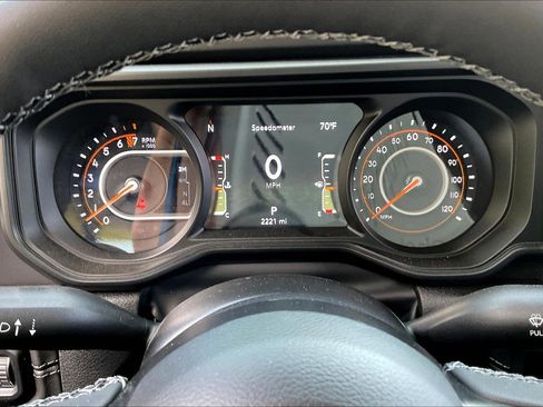 Certified 2025 Jeep Gladiator Sport image 17