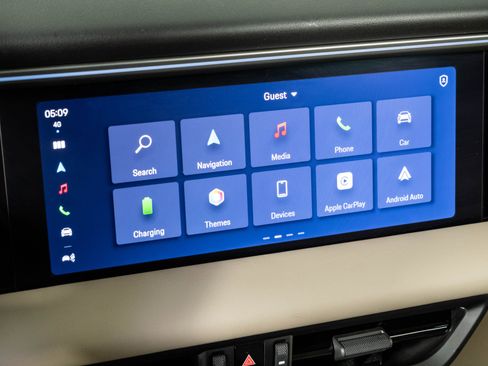 Used 2025 Porsche Macan Electric RWD image 14