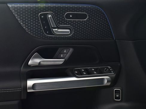 Certified 2025 Mercedes-Benz GLB 250 4MATIC image 13