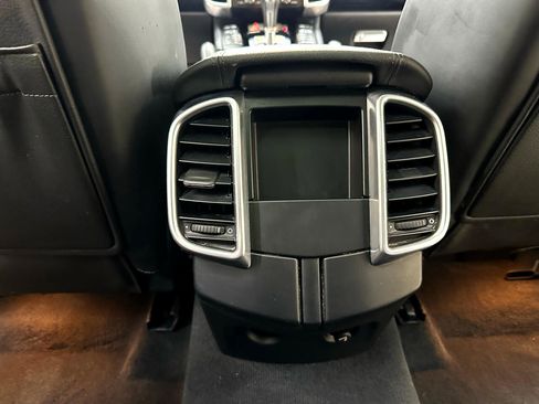 Used 2014 Porsche Cayenne S image 35