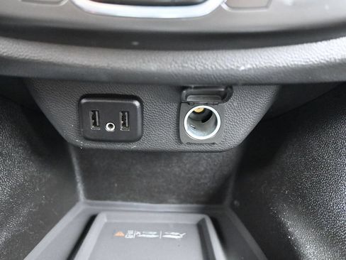 Used 2023 Chevrolet Traverse LT FWD image 28