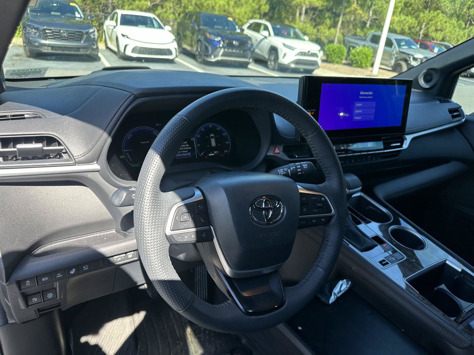 Used 2025 Toyota Sienna Platinum FWD image 10