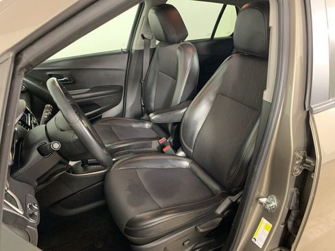 Used 2021 Chevrolet Trax LT image 24