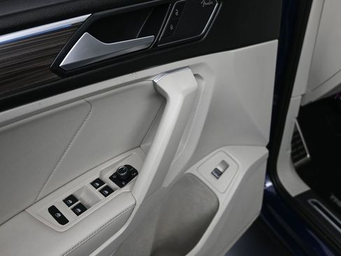 Used 2022 Volkswagen Tiguan SEL R-Line image 10