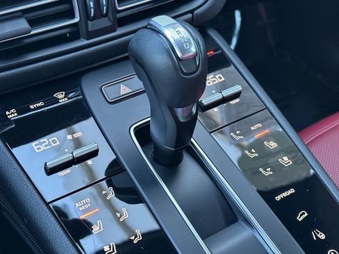 Used 2022 Porsche Macan image 22