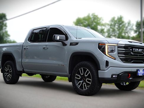 Used 2024 GMC Sierra 1500 AT4 w/ Technology Package AWD/4WD image 44