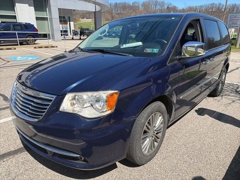 Used 2014 Chrysler Town & Country Touring-L w/ Driver Convenience Group image 1