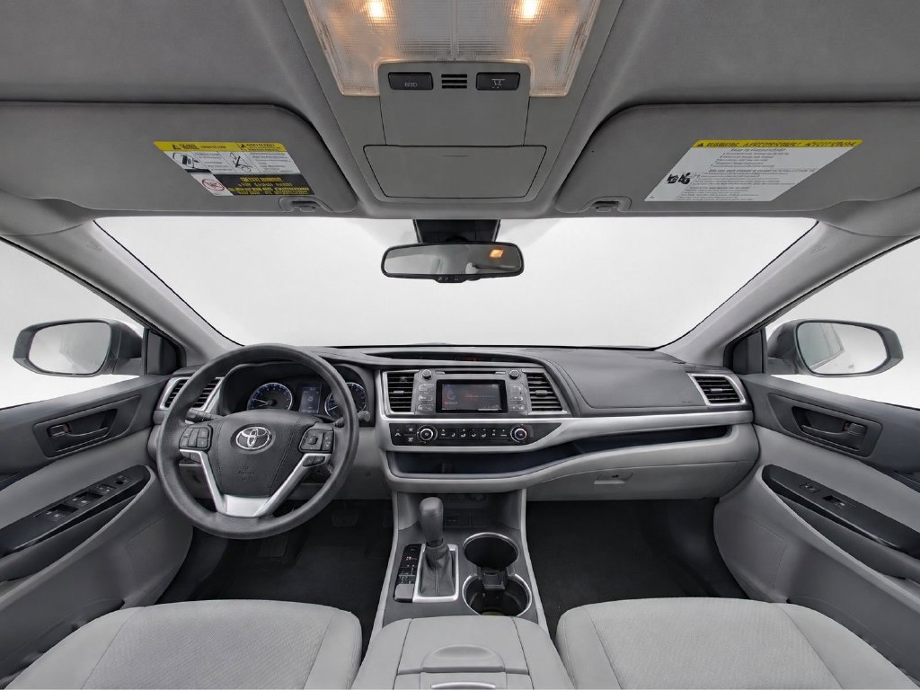 Used 2019 Toyota Highlander LE FWD image 16