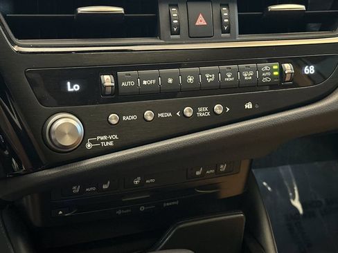 Certified 2022 Lexus ES 300h w/ Premium Package FWD image 20