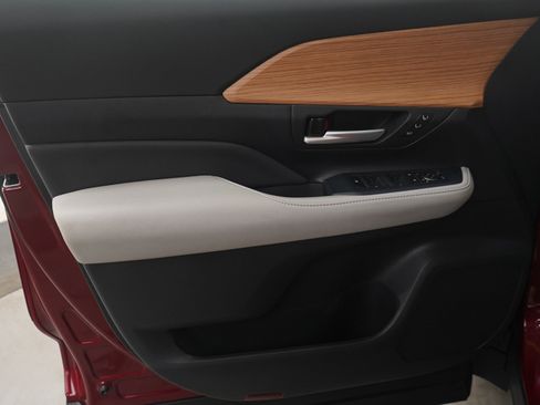 Used 2024 Toyota Grand Highlander Limited image 22