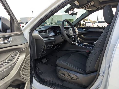 New 2026 Jeep Grand Cherokee L 2WD image 36