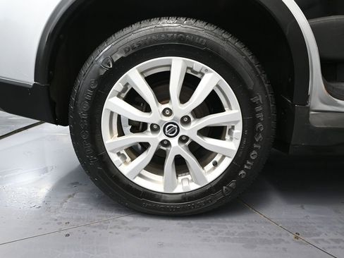 Used 2020 Nissan Rogue SV image 14